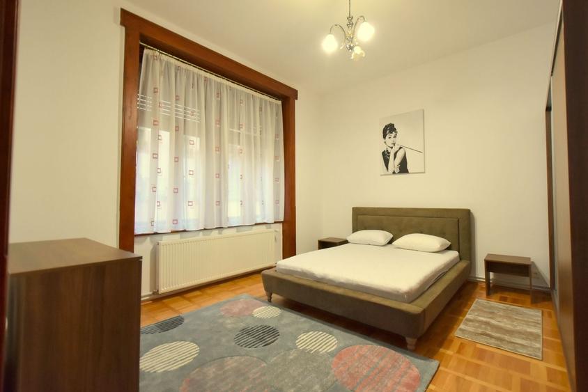 Apartament cu 3 camere semidecomandat, mobilat în Ultracentral
