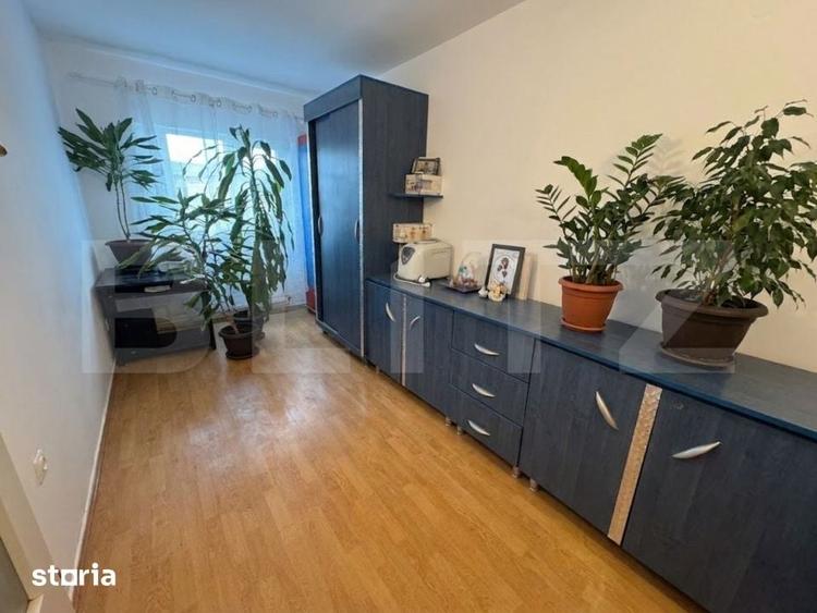Apartament cu 3 camere semidecomandat în Gojdu