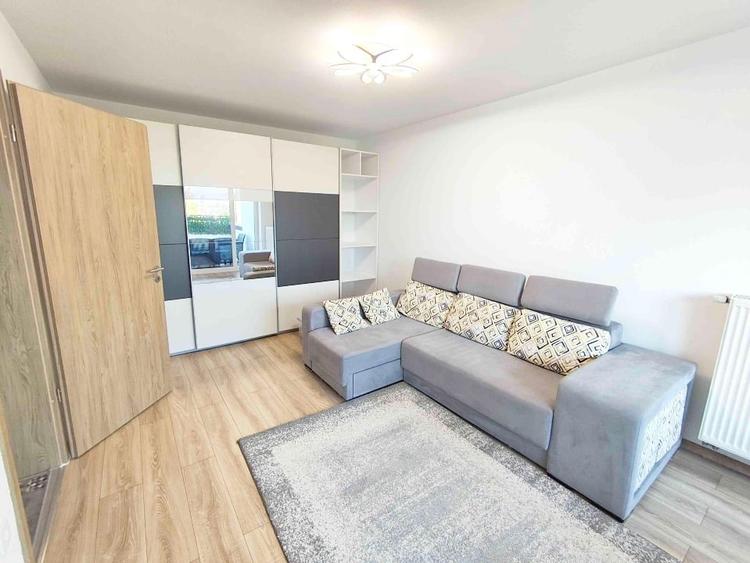 Apartament cu 2 camere decomandat în Tractorul
