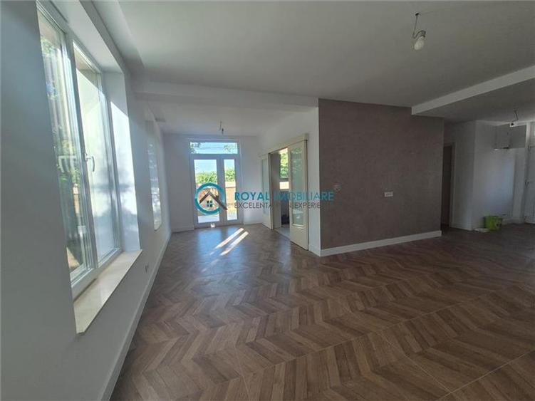 Duplex cu 5 camere cu Piscina în Păulești