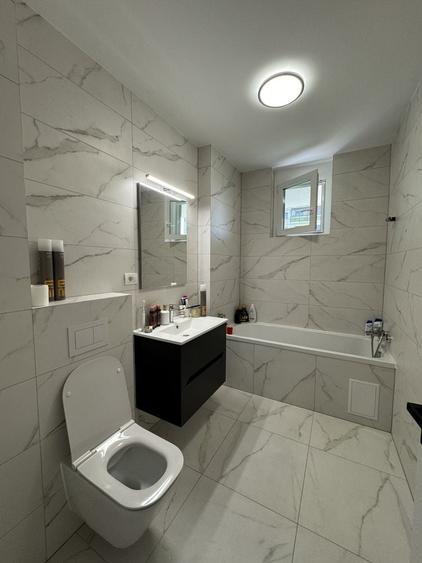 Apartament cu 3 camere decomandat în Exterior Vest
