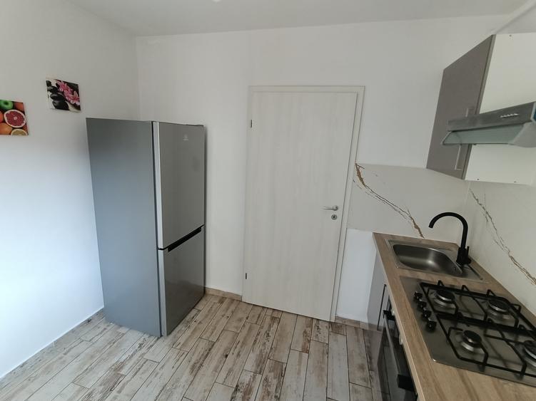 Apartament cu 2 camere semidecomandat în 1 Mai