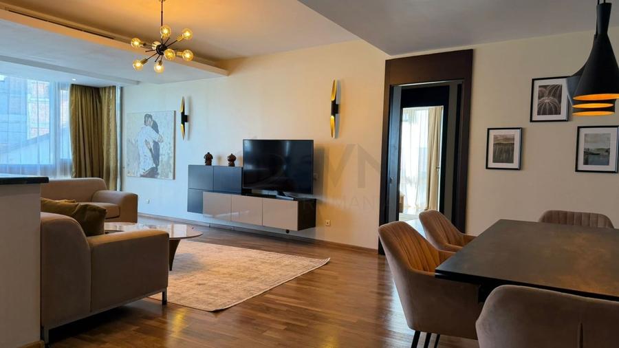 Apartament cu 3 camere semidecomandat, mobilat în Iancu Nicolae
