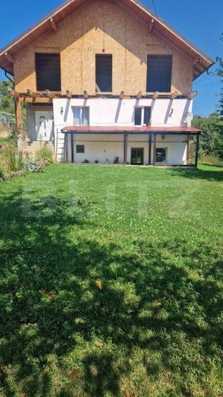 Casă individuală cu 4 camere cu Canalizare în Bran