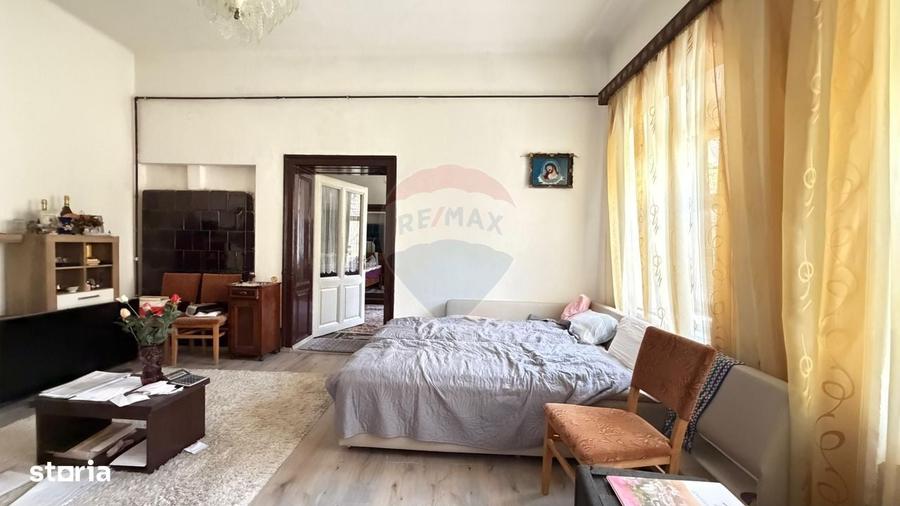 Casă cu 4 camere cu Teren 687 Mp în Central