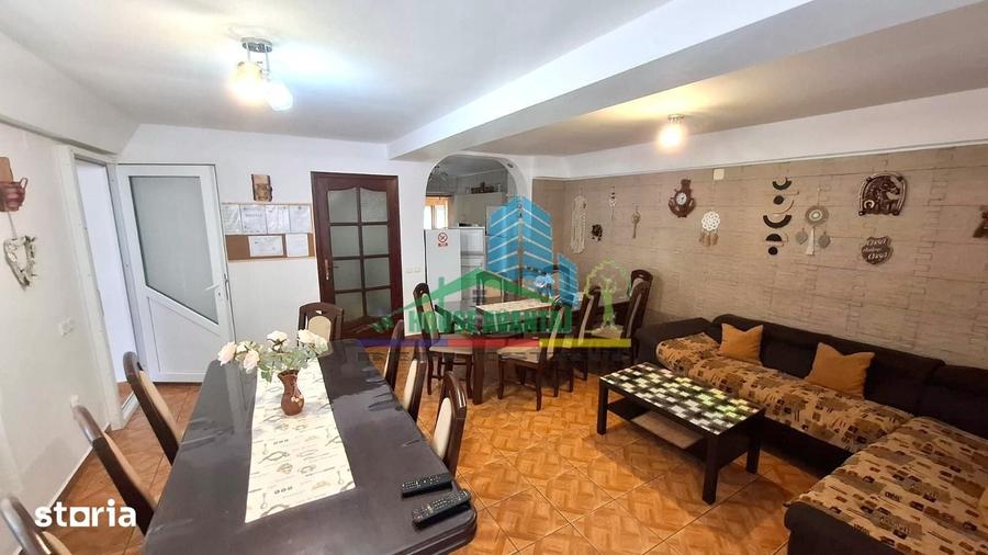 Casă cu 10 camere cu Teren 677 Mp în Tulnici