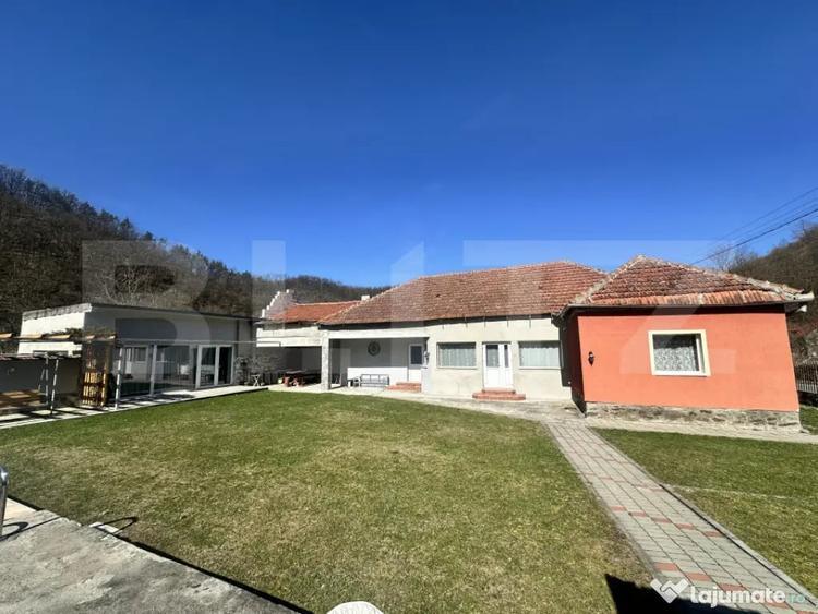 Casă cu 3 camere cu Teren 3298 Mp în Central