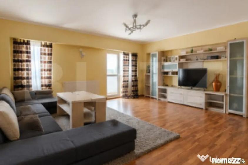 Apartament cu 4 camere decomandat în Central