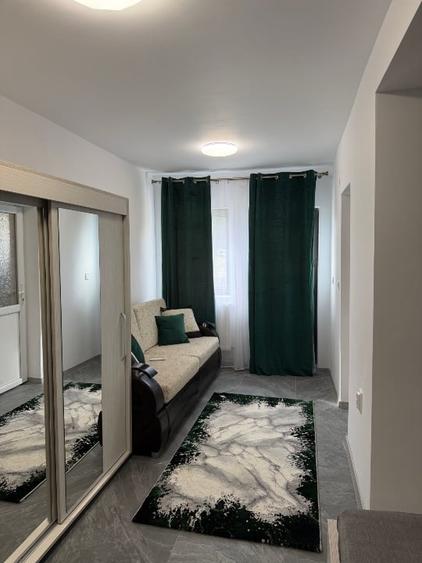 Apartament cu 2 camere semidecomandat în Craiovei