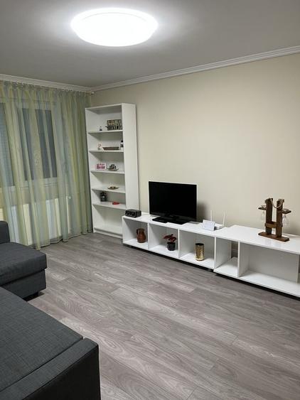 Apartament cu 3 camere semidecomandat în Central