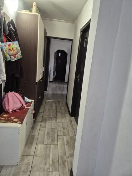 Vand apartament 3 camere, semidecomandat - 1