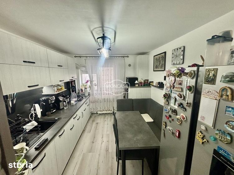 Apartament cu 4 camere decomandat în Central