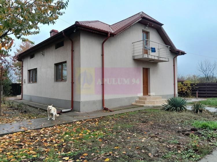 Casă individuală cu 7 camere cu Canalizare în Islaz
