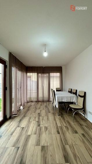 Casă individuală cu 5 camere cu Canalizare în Plopi