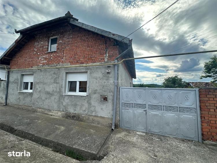 CASA SOLIDA CU TEREN SI CURTE, BOCSA VASIOVA. - 16
