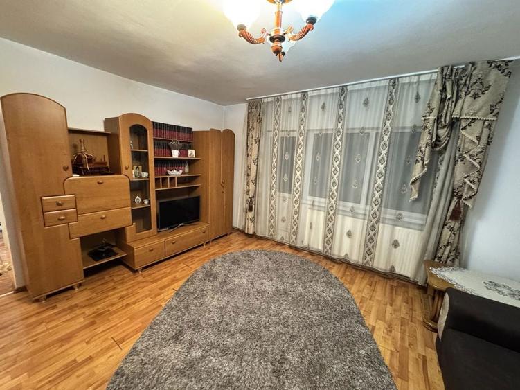 Apartament cu 2 camere semidecomandat în Valea Călugărească