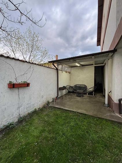Apartament cu 3 camere semidecomandat în Rahova