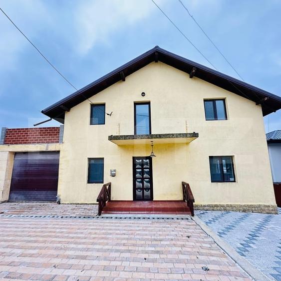 Casă individuală cu 5 camere cu Canalizare în Bucium