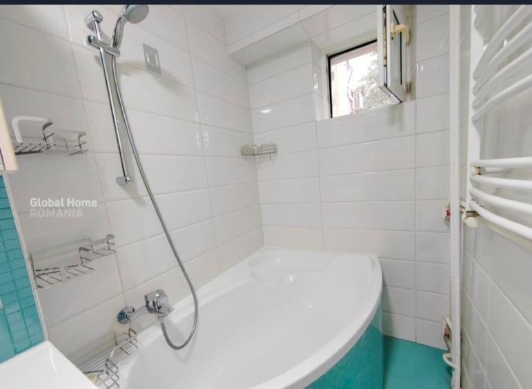 Apartament cu 3 camere decomandat în Tineretului