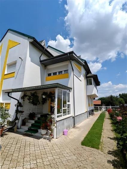 Casă individuală cu 12 camere cu Teren 12000 Mp în Exterior Vest