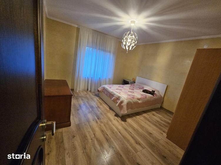 Casă cu 5 camere cu Teren 1160 Mp în Est
