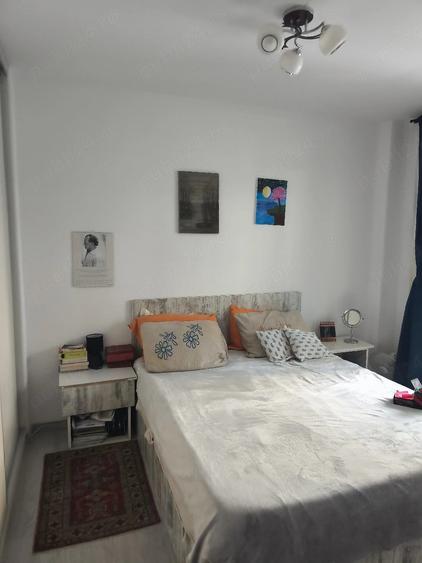Apartament cu 3 camere semidecomandat în Valea Adâncă