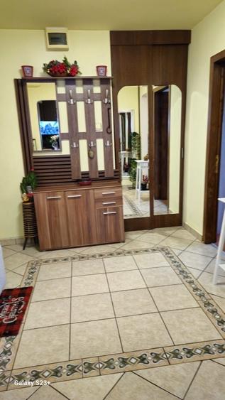 Apartament cu 4 camere decomandat în Titan