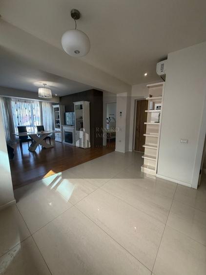 Apartament cu 3 camere semidecomandat, mobilat în Apărătorii Patriei