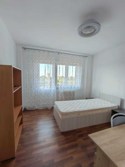 Apartament cu 3 camere decomandat în Complex Studențesc
