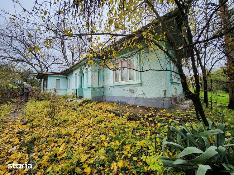 Casă cu 3 camere cu Teren 2200 Mp în Băneasa