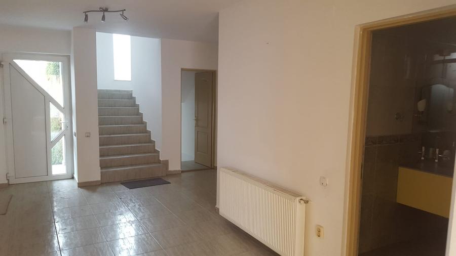 Casă individuală cu 7 camere cu Teren 750 Mp în Zorilor
