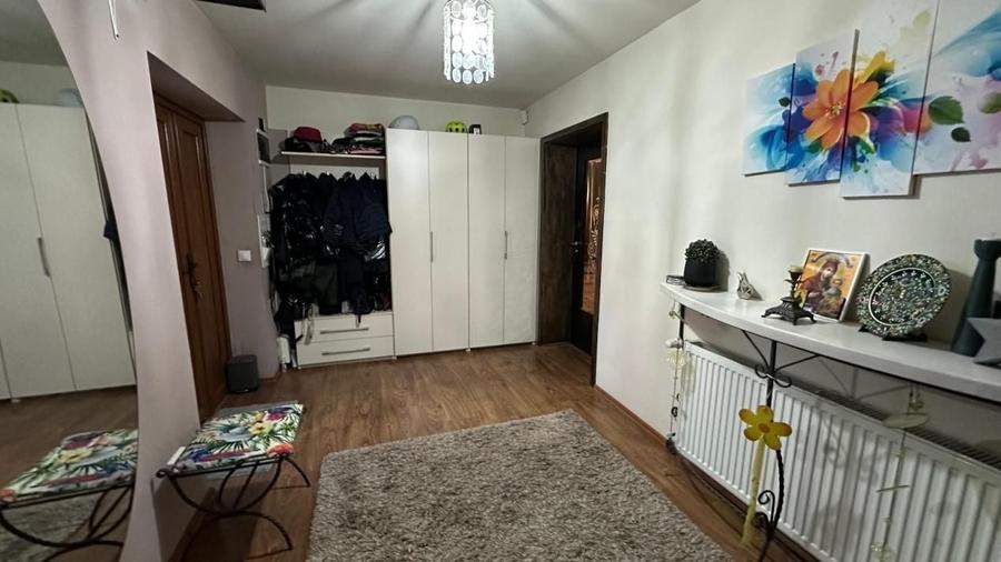 Casă cu 6 camere cu Teren 700 Mp în Șelimbăr