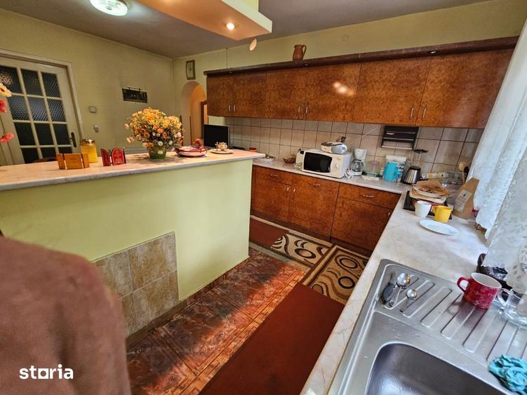 Casă cu 6 camere cu Teren 355 Mp în Central
