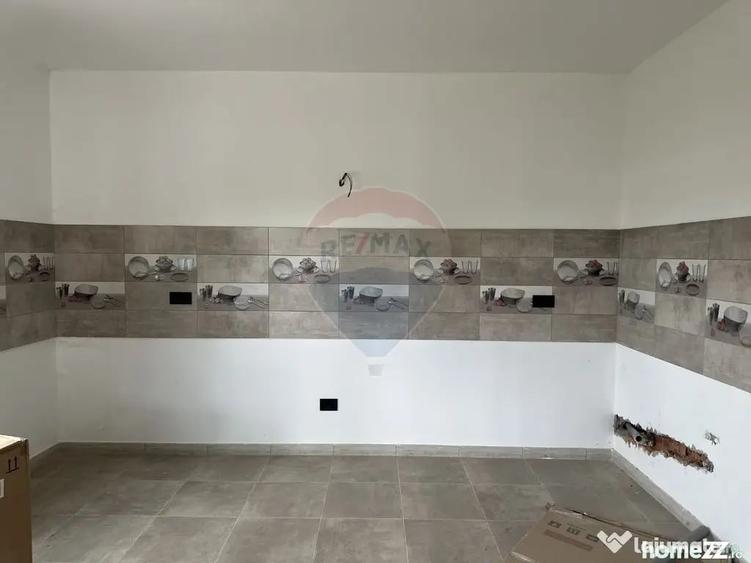 Casă cu 5 camere cu Teren 1200 Mp în Rediu