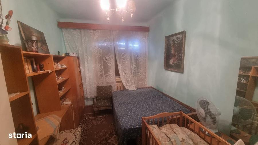 Casă cu 4 camere cu Teren 7928 Mp în Central