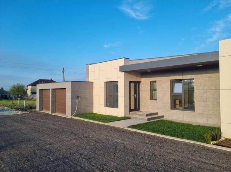 Casă cu 3 camere cu Canalizare în Valu lui Traian
