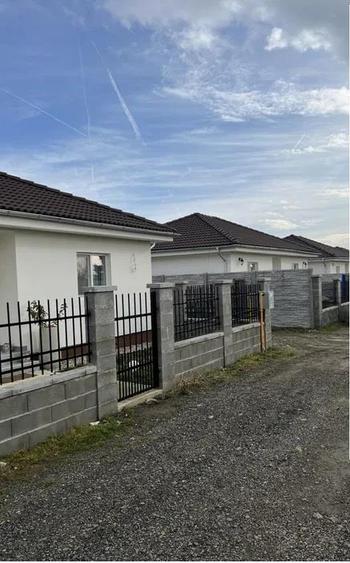 Casă individuală cu 2 camere cu Teren 300 Mp în Sânandrei