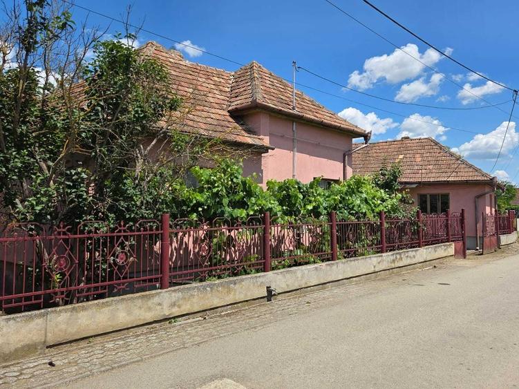 Casă cu 4 camere în Crăciunelu de Jos