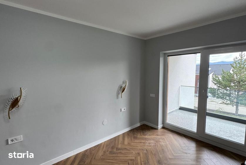Apartament cu 3 camere decomandat în Cristian