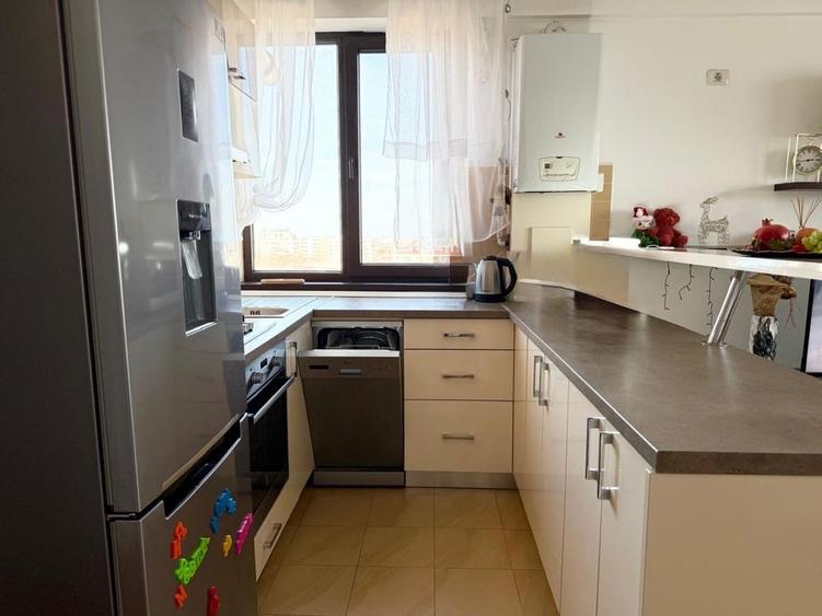 Apartament cu 3 camere decomandat în Palazu Mare