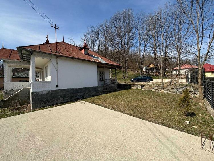 Casă cu 2 camere în Aluniș