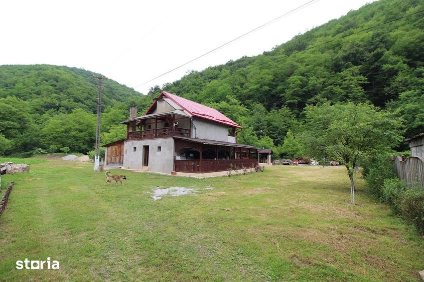 Casă cu 3 camere cu Teren 1500 Mp în Toplița