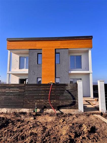 Casă cu 4 camere cu Teren 250 Mp în Miroslava