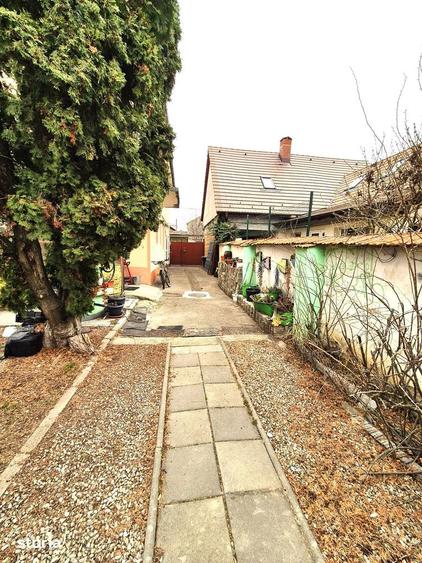 Casă cu 5 camere cu Teren 1167 Mp în Sânpetru