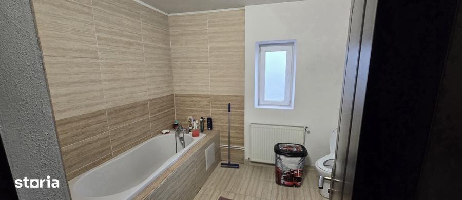 Casă cu 4 camere cu Teren 577 Mp în Aninoasa