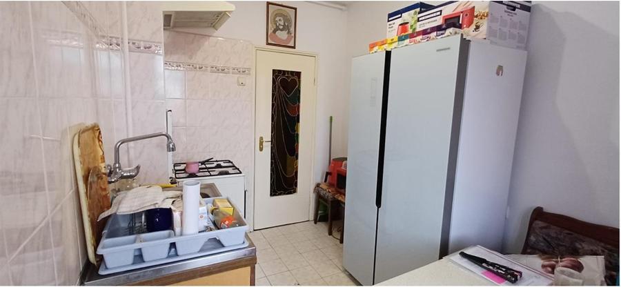 Apartament cu 3 camere semidecomandat în Centrul Civic