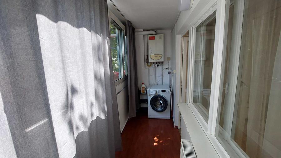 Apartament cu 3 camere decomandat în Micro 5