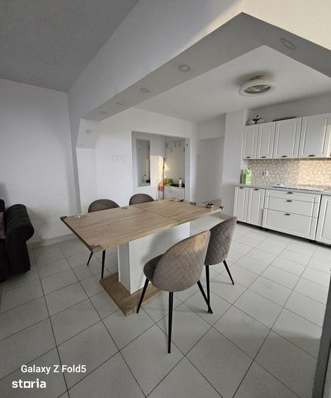 Apartament cu 3 camere decomandat în Rogerius