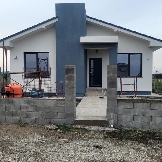 Casă cu 3 camere în Central
