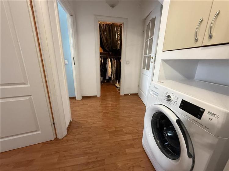 Apartament cu 4 camere decomandat, mobilat în Alexandru cel Bun